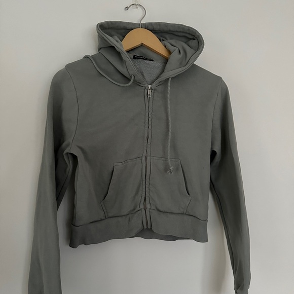 Brandy Melville Cropped Hoodie - Picture 2 of 7